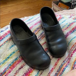 Black danskos